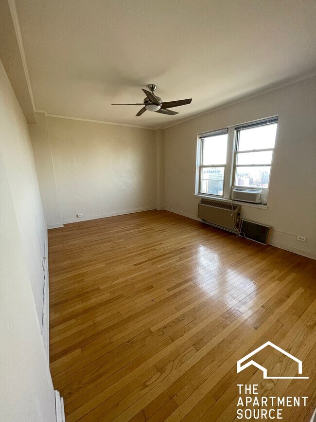 Building Photo - 5000 S Cornell Ave