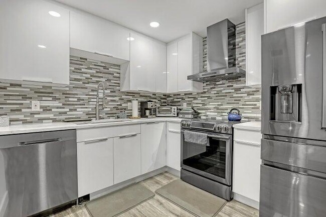 Primary Photo - 3589 S Ocean Blvd