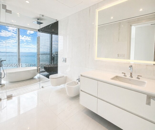 Building Photo - 300 Biscayne Blvd
