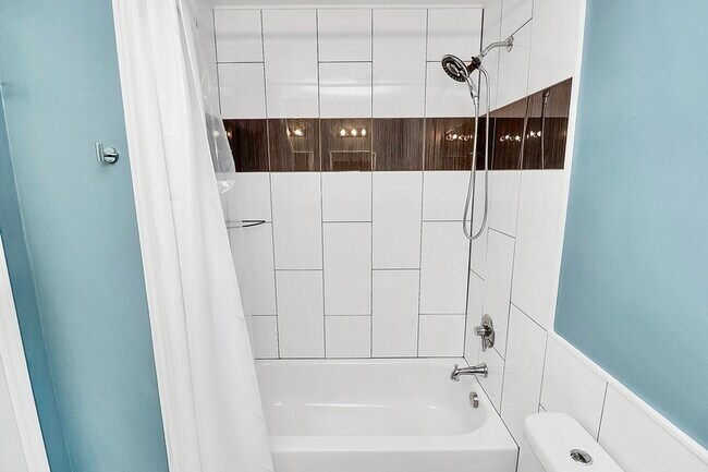 Building Photo - 1932 Stoneyridge Dr