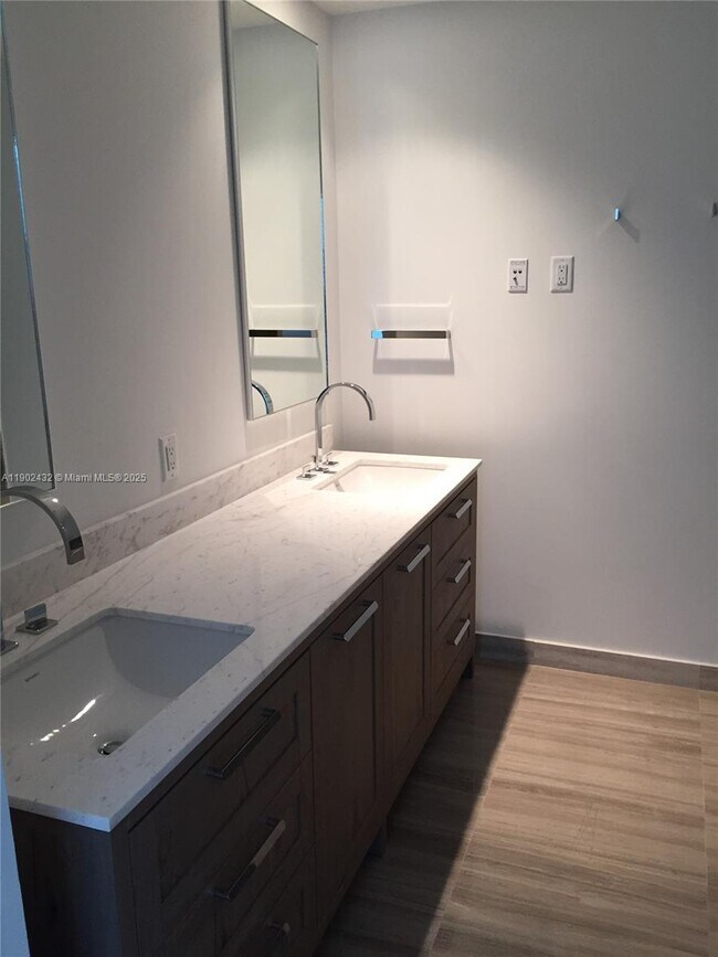 Building Photo - 350 Ocean Dr