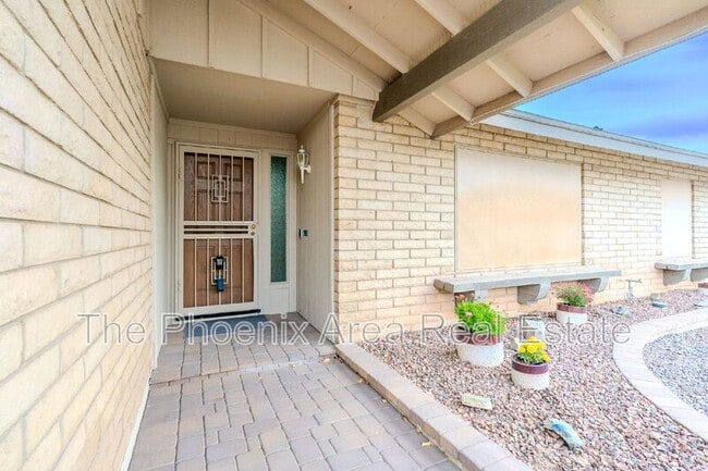 Building Photo - 3231 N Woodburne Dr
