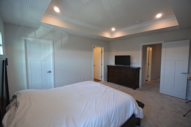 Building Photo - Beautiful and New this 4 Bedroom Townhouse