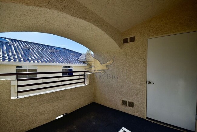 Building Photo - 3320 S Fort Apache Rd