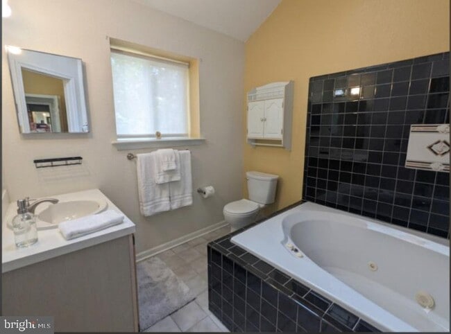 Building Photo - 1402 Tristram Cir