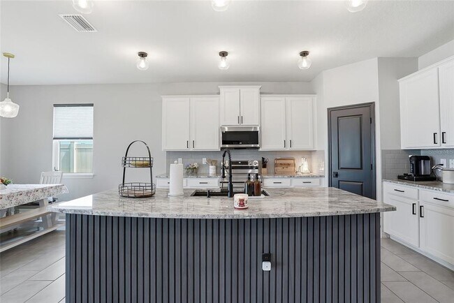 Building Photo - 3228 Living Coral Dr