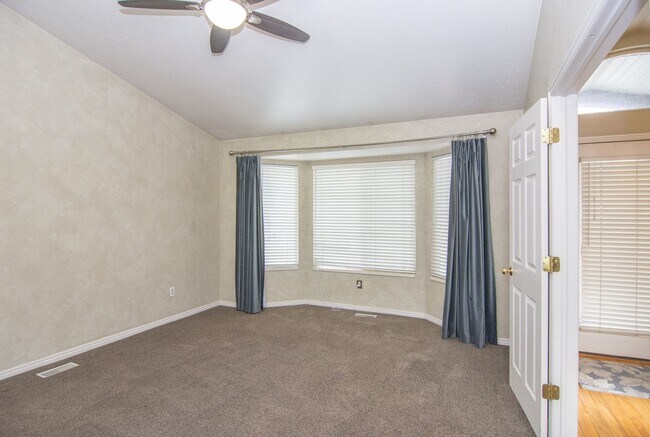 Building Photo - Gorgeous Bountiful Home w/ Solar & 3 Car Garage