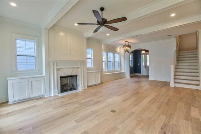 Building Photo - Stunning Midtown Tallahassee Home In Braemore Park