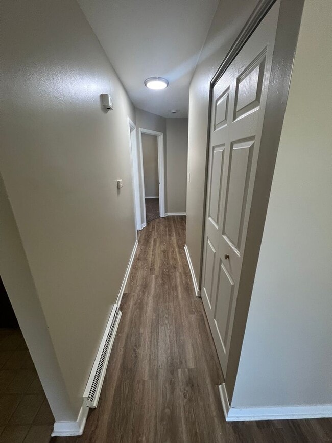 Building Photo - Updated, 2 Bedroom Ranch with Full Basement