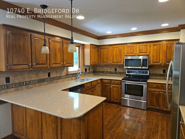 Building Photo - 10740 E Bridgford Dr