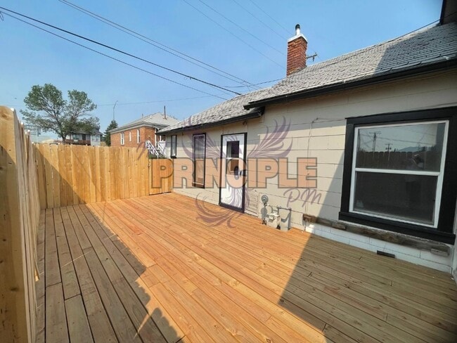 Building Photo - 735 Placer St