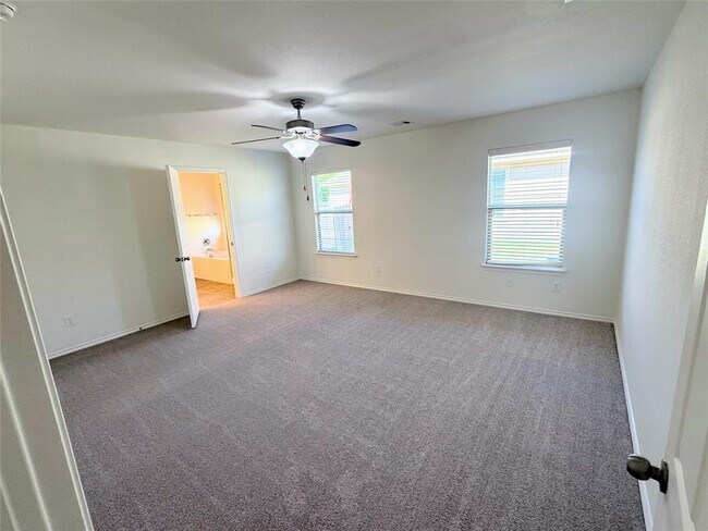 Building Photo - 236 Falcon Ln
