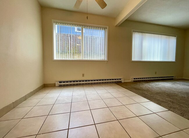 Building Photo - Vintage Main Floor 2 Bedroom in Hollywood ...