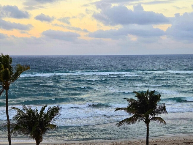 Building Photo - 1161 Hillsboro Mile