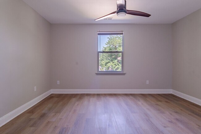 Building Photo - 1345 N Olney St