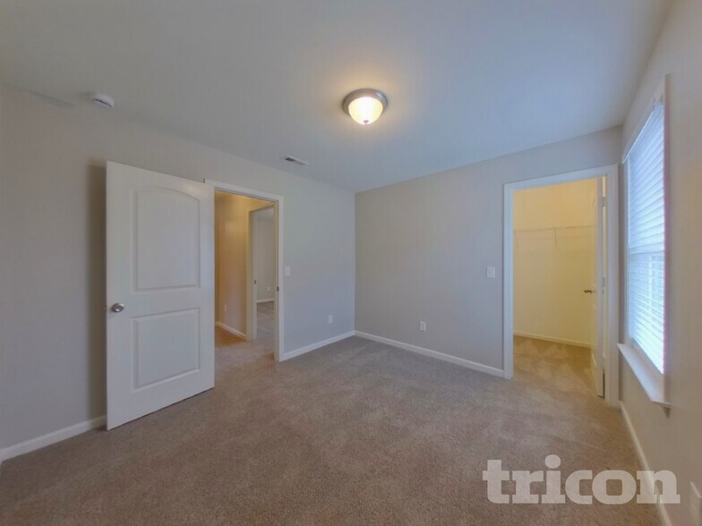 Building Photo - 149 Hidden Lakes Rd