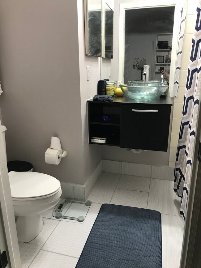 Partially updated bathroom - 705 SW 148th Ave