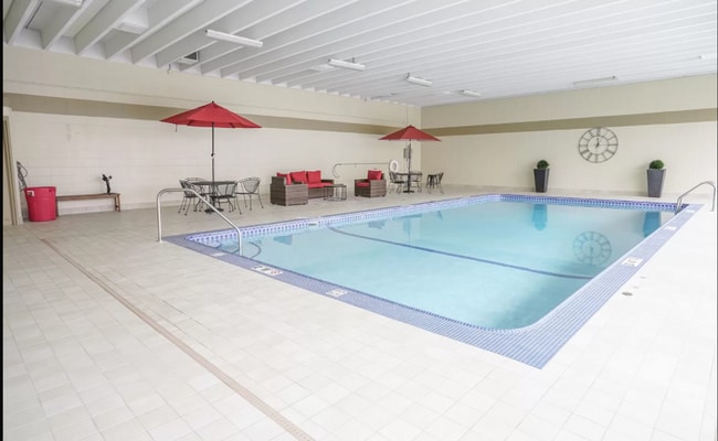 Building Photo - 3 Bed | 2 Bath | Downtown Condo | Garage Parking Included