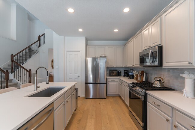 Building Photo - 135 S Rocky Point Cir