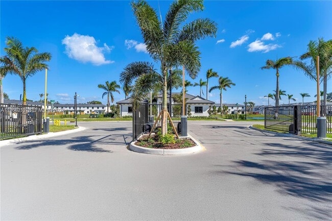 Building Photo - 4941 Peacock Wy