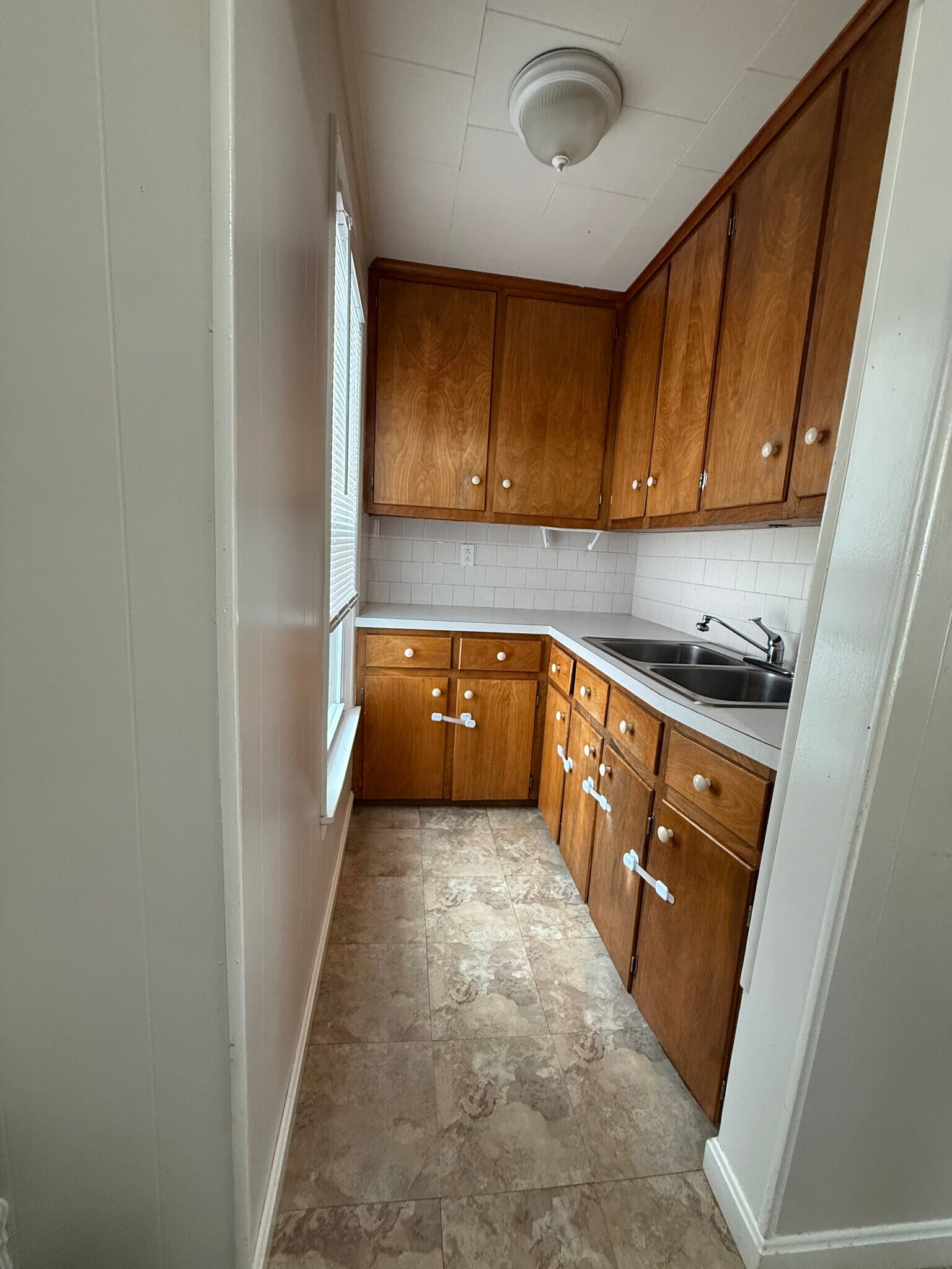 Building Photo - 158 Forest St