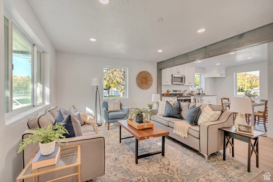 Building Photo - 396 N 100 E