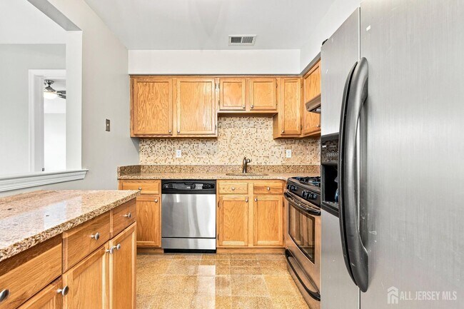 Building Photo - 1634 Waterford Dr