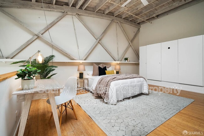 Building Photo - 1018 4th Ave