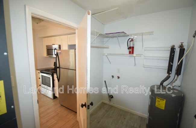 Building Photo - 939 Castle Way