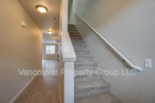 Building Photo - 5809 NE 71st Ave