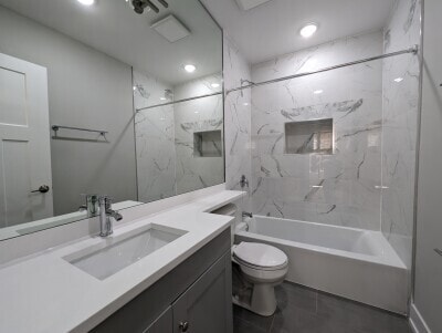 Building Photo - 423 W Belden Ave