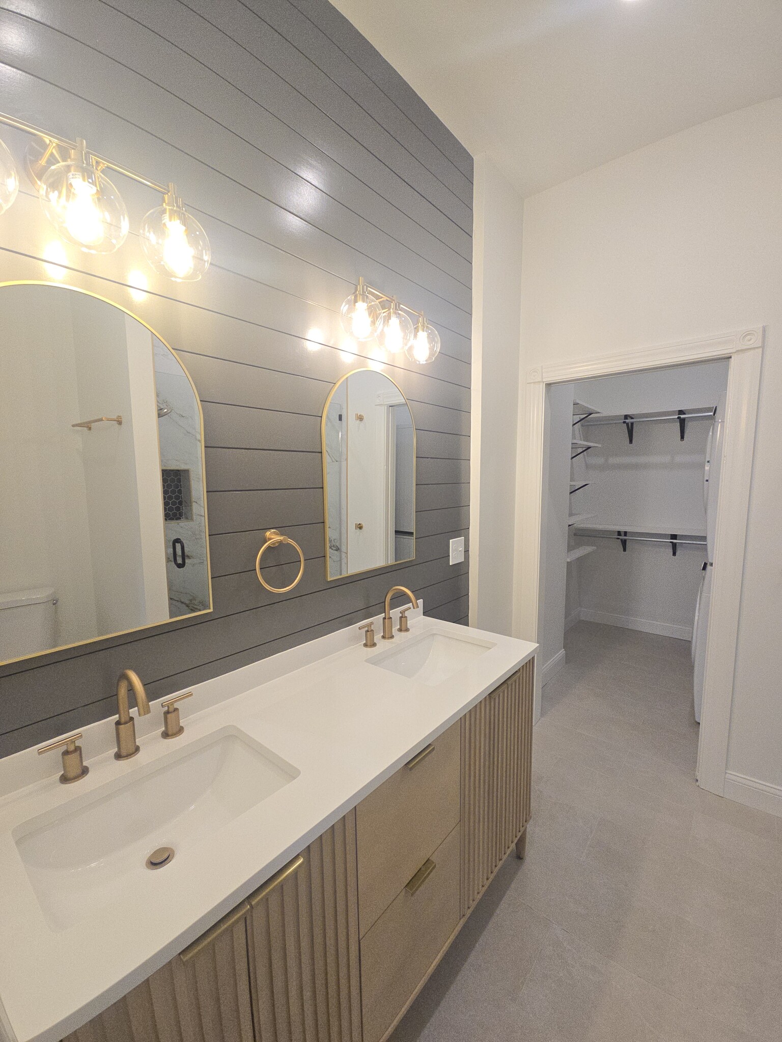 Primary Bathroom - 1205 Lee St