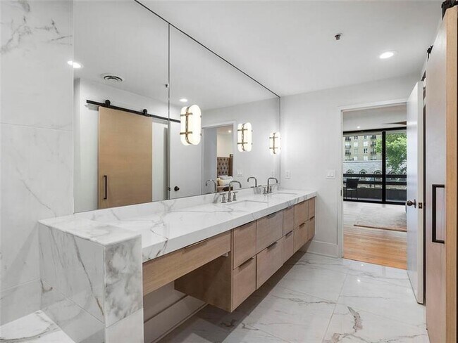 Building Photo - 2660 Peachtree Rd NW