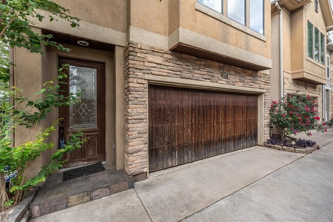 Building Photo - 308 Grove St