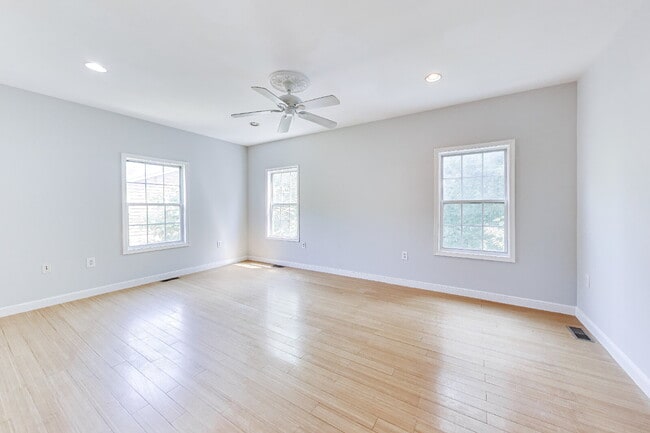 Building Photo - Spacious Deanwood Single-Family Home with Off-Street Parking