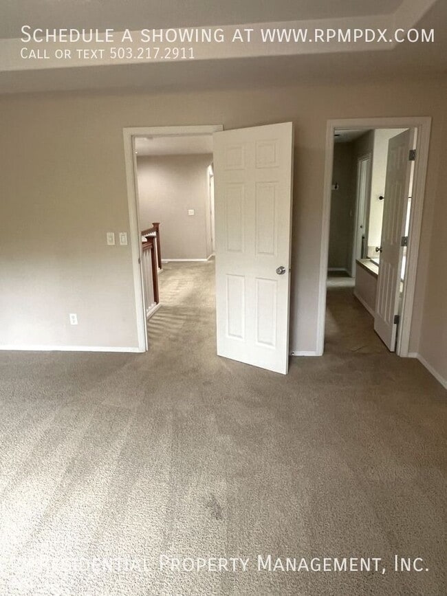 Building Photo - 1008 SE Bacarra St