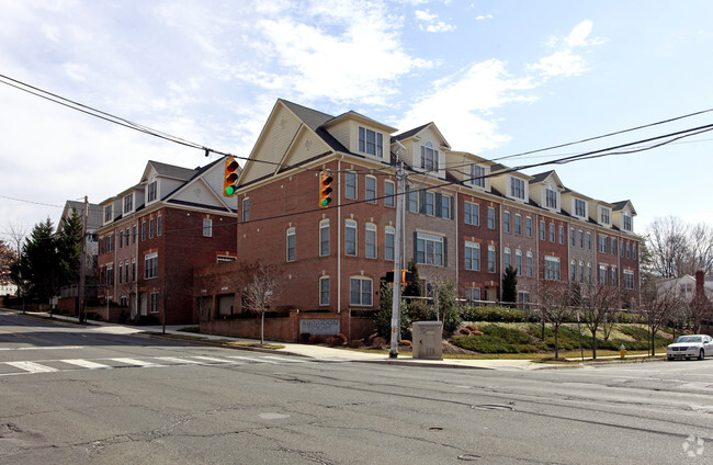 Primary Photo - Abingdon Court Apartments