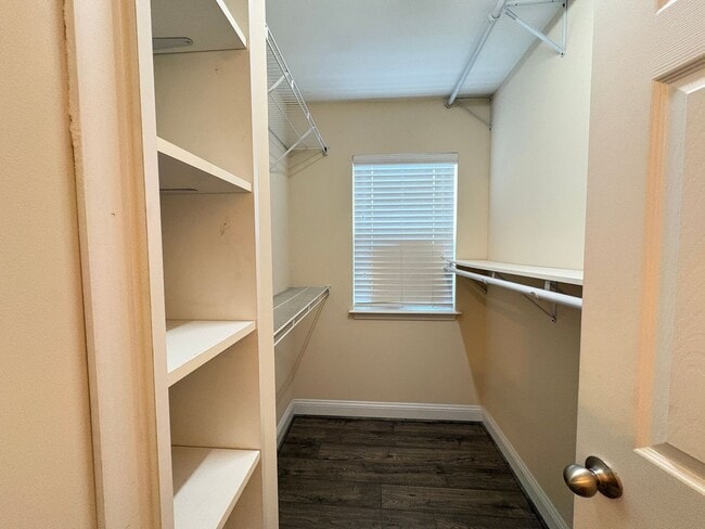 Building Photo - MOVE IN SPECIAL: 2 Bedroom, 2.5 Bathroom Townhouse in Greensboro!