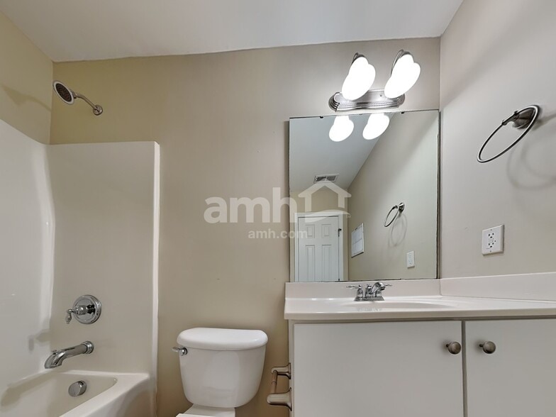 Building Photo - 236 Ber Creek Dr