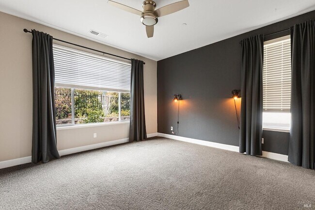 Building Photo - 343 Silver Ridge Dr