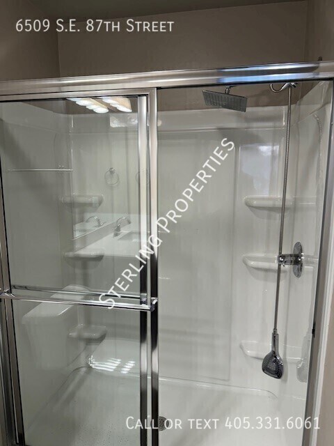 Building Photo - 6509 SE 87th St