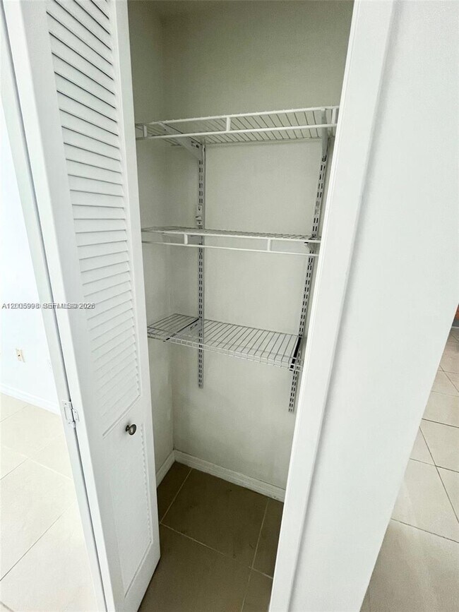 Building Photo - 218 SE 14th St