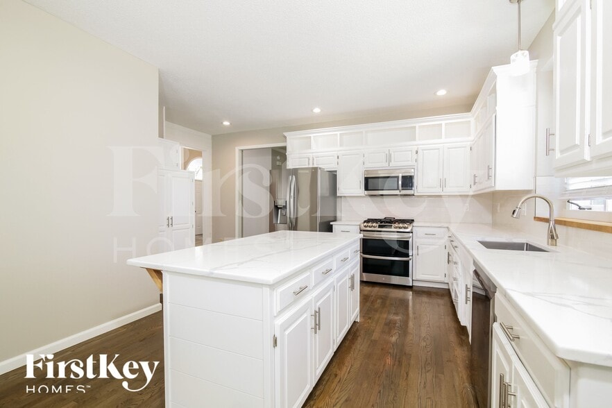 Building Photo - 15211 Maple St