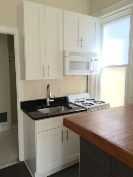 Kitchen - 4729 Hazel Ave