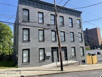 Building Photo - 122 Philip St