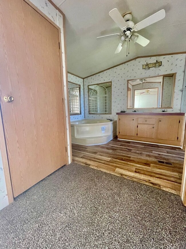 Building Photo - Welcome to this charming 2-bedroom, 2-bath...