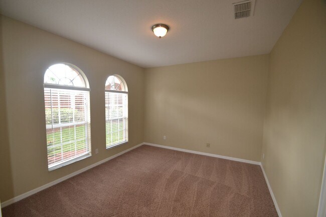 Building Photo - 950 Longwood Club Pl