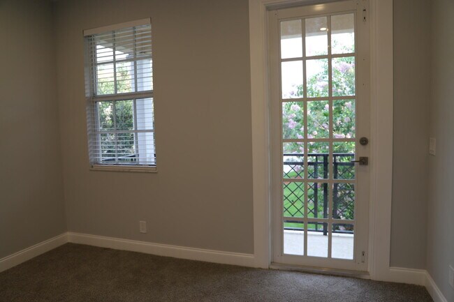 Building Photo - 806 NW 82nd Pl