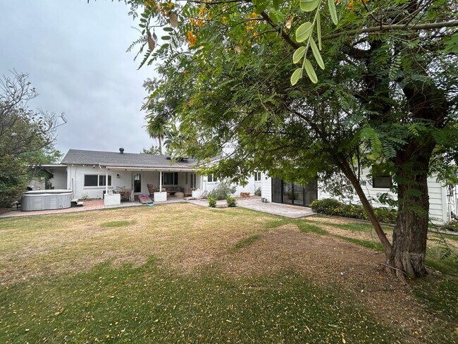 Building Photo - 4016 E Avalon Dr