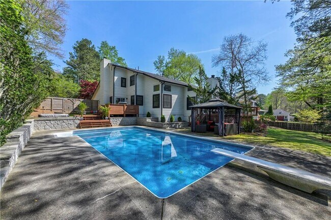 Building Photo - 3360 Turtle Lake Dr SE